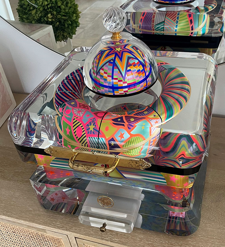 Yankel Ginzburg - Humidor Shah of Iran - Original Acrylic Sculpture